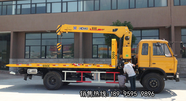 東風(fēng)153帶吊一拖二清障車