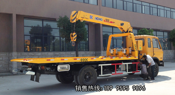東風(fēng)153帶吊一拖二清障車