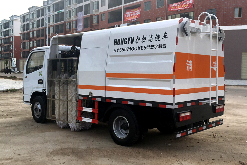 東風(fēng)小多利卡 4立方城市護(hù)欄清洗車(chē)