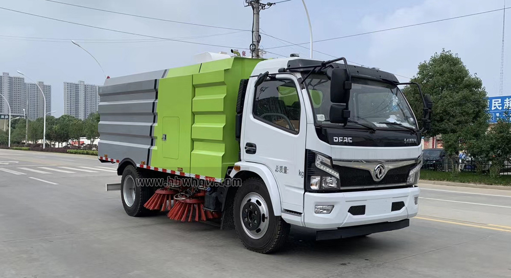 東風多利卡掃路車