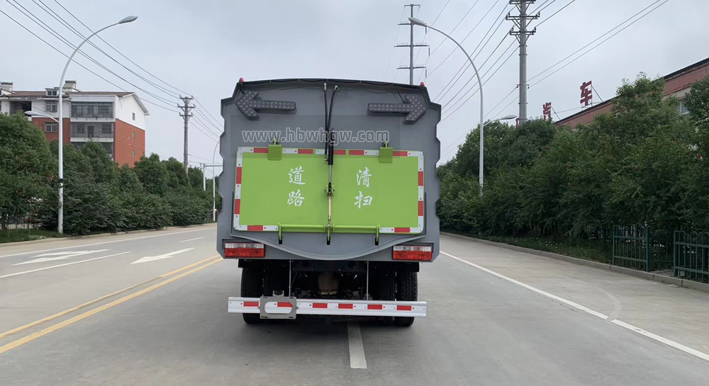 東風多利卡掃路車